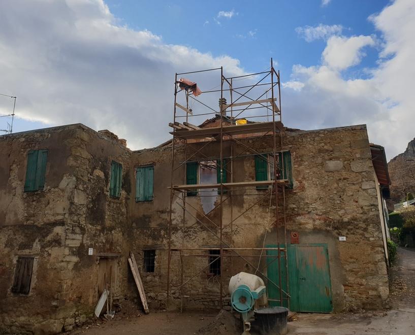 Precipita da un’impalcatura Grave un muratore di 70 anni 