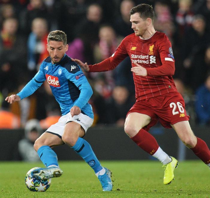 Mertens illude il Napoli che sfiora l’impresa contro il Liverpool: 1-1