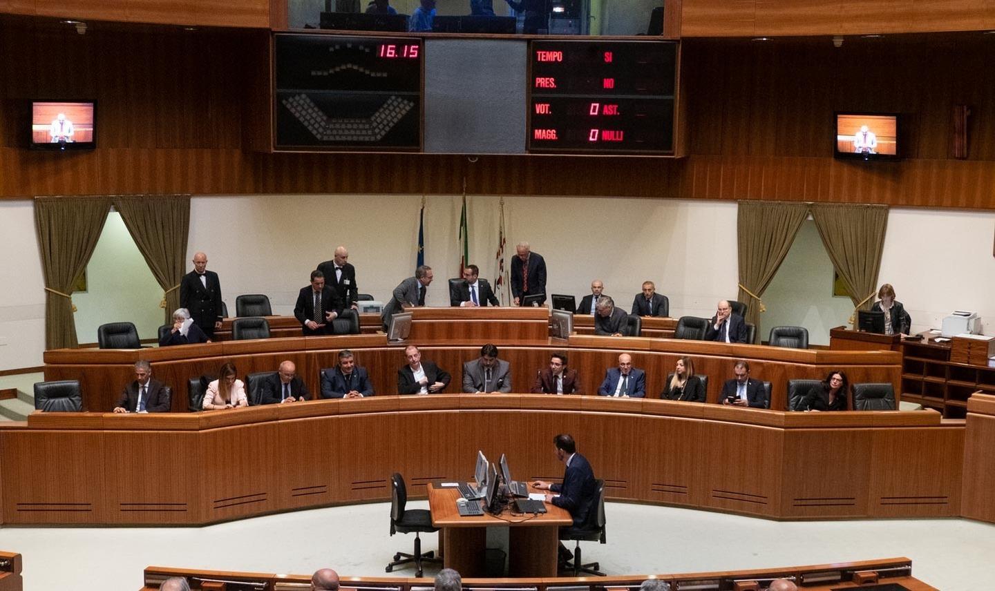 La maggioranza si arrende arriva l’intesa sul bilancio 