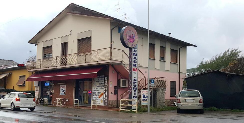 Giro di droga al Crazy Horse: arrestati la barista e 4 pusher 