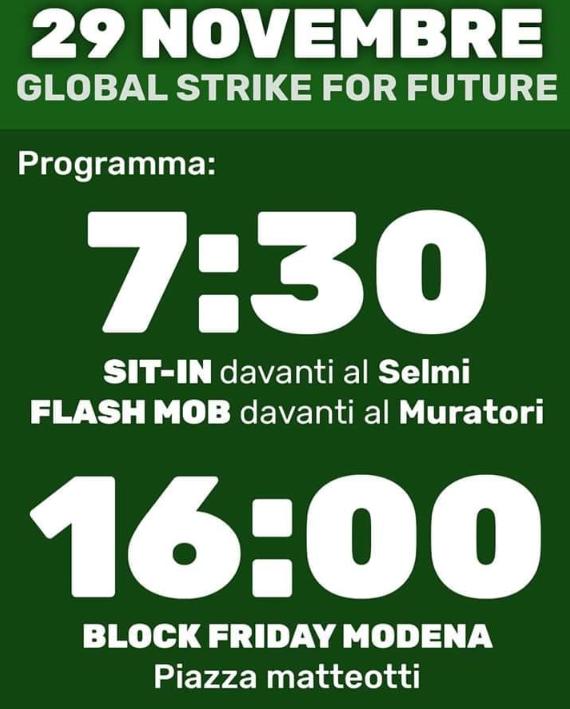 Black friday a Modena Sit-in dei seguaci di Greta «Attenti a cosa comprate Anche lo shopping inquina»