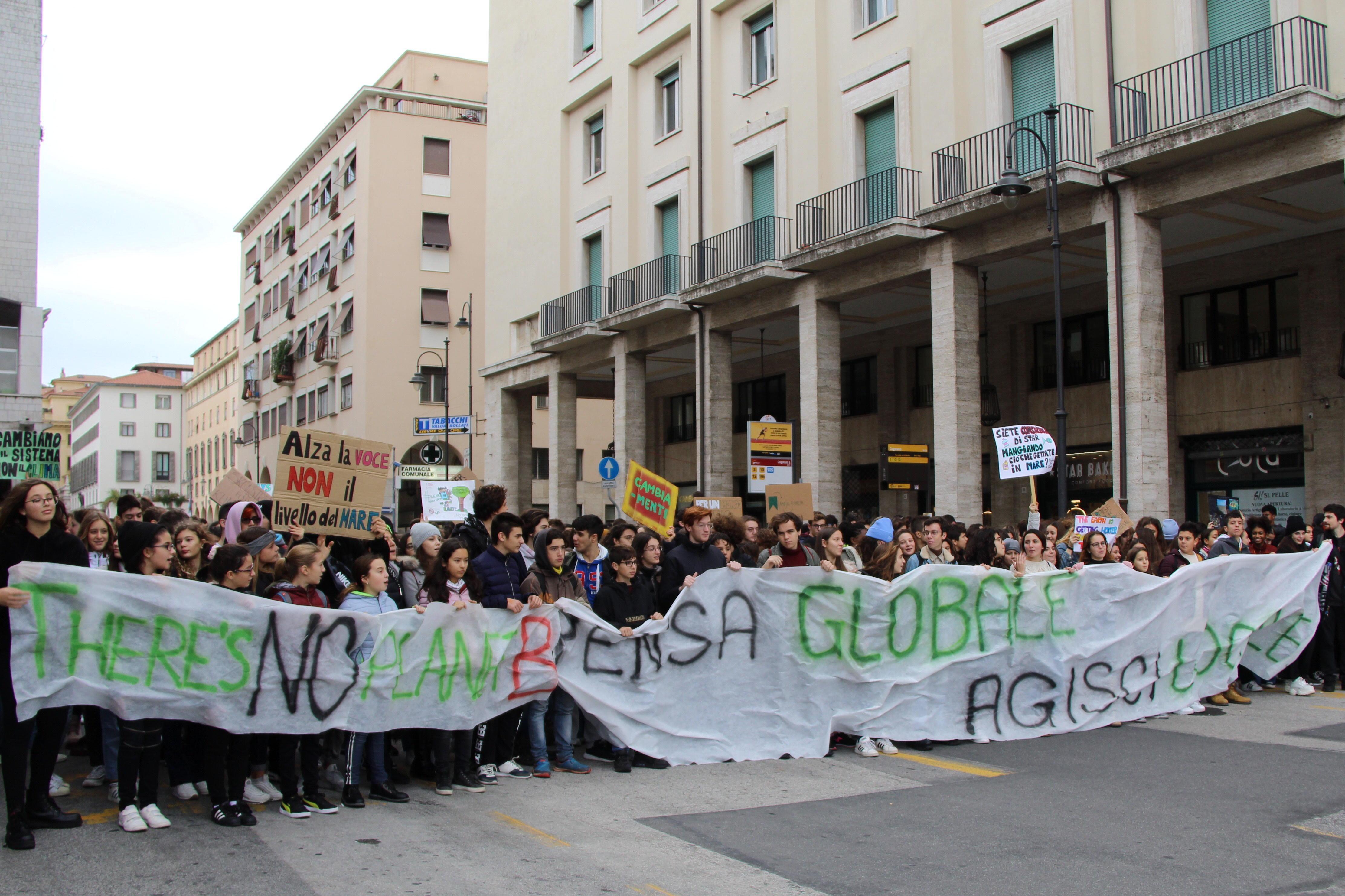 Friday For Future a Livorno, 400 studenti sfilano per il clima 