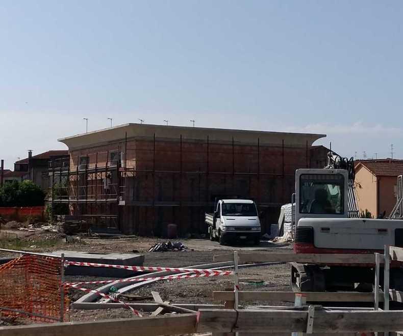 Il cantiere all’interno dell’area del velodromo di Fornacette