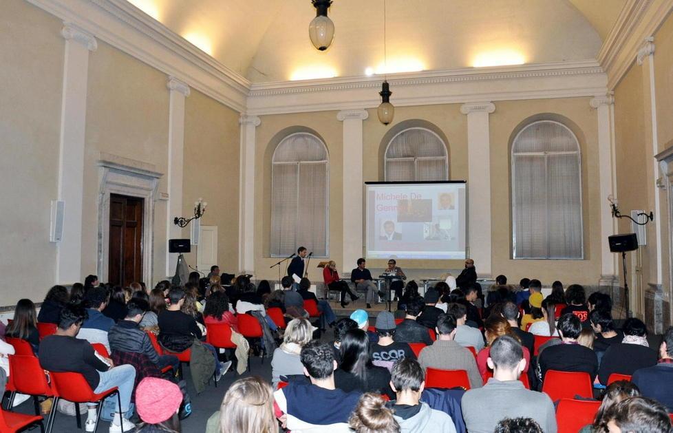 Aids, diminuiscono i casi: «Ma la guardia resti alta» 