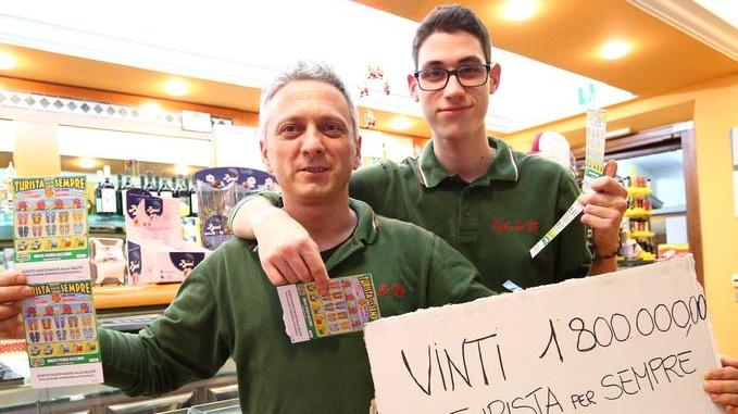 Vinti 1.800.000 euro: «È uno del posto»