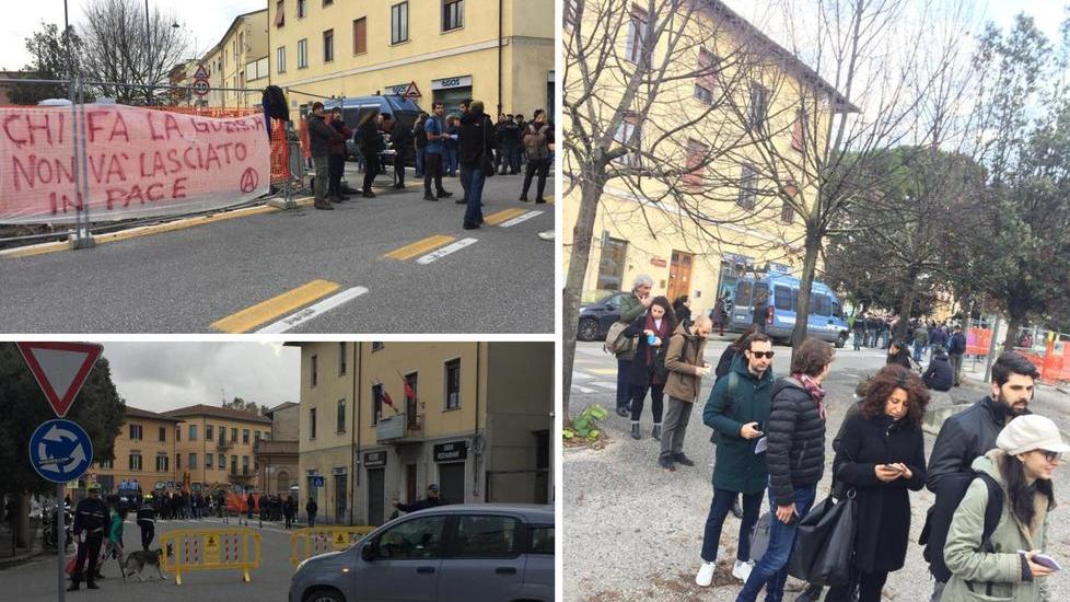 Presidio anarchico contro il Job Meeting e il traffico va in tilt