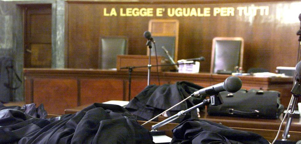 Violenza sessuale sull’alunna 17enne: pena ridotta a 2 anni 