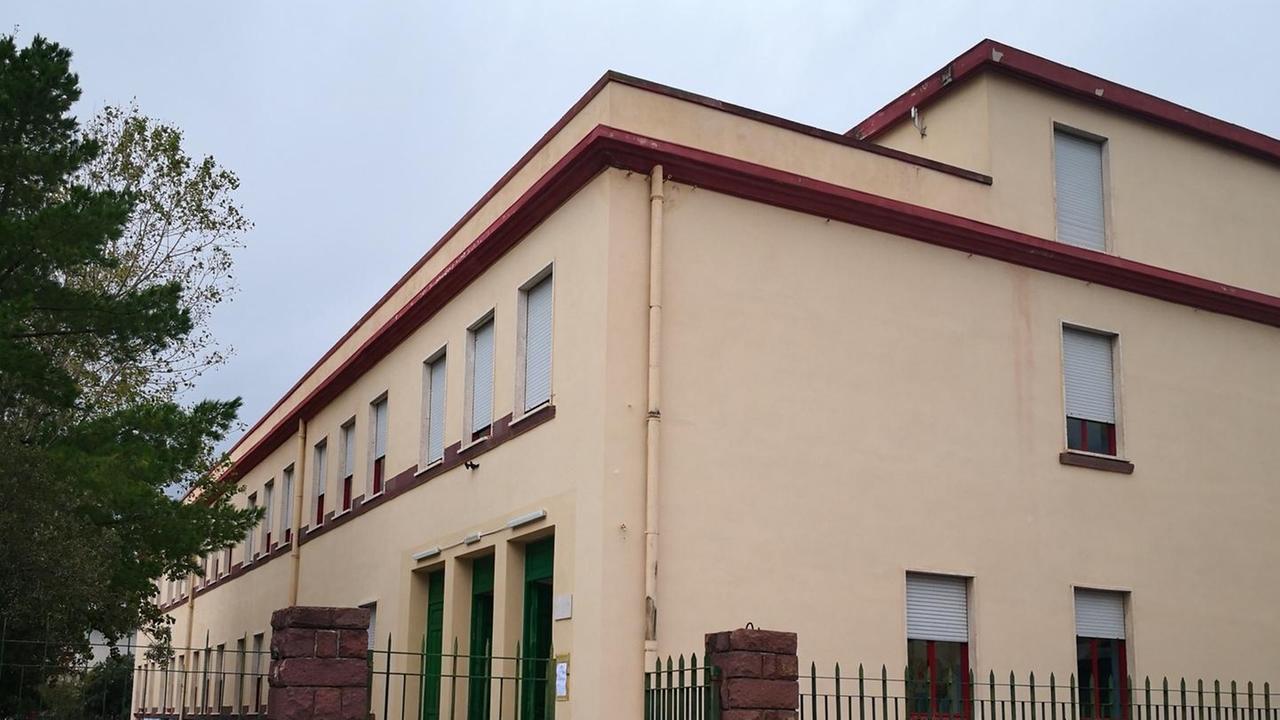 Il primo piano della scuola resta chiuso