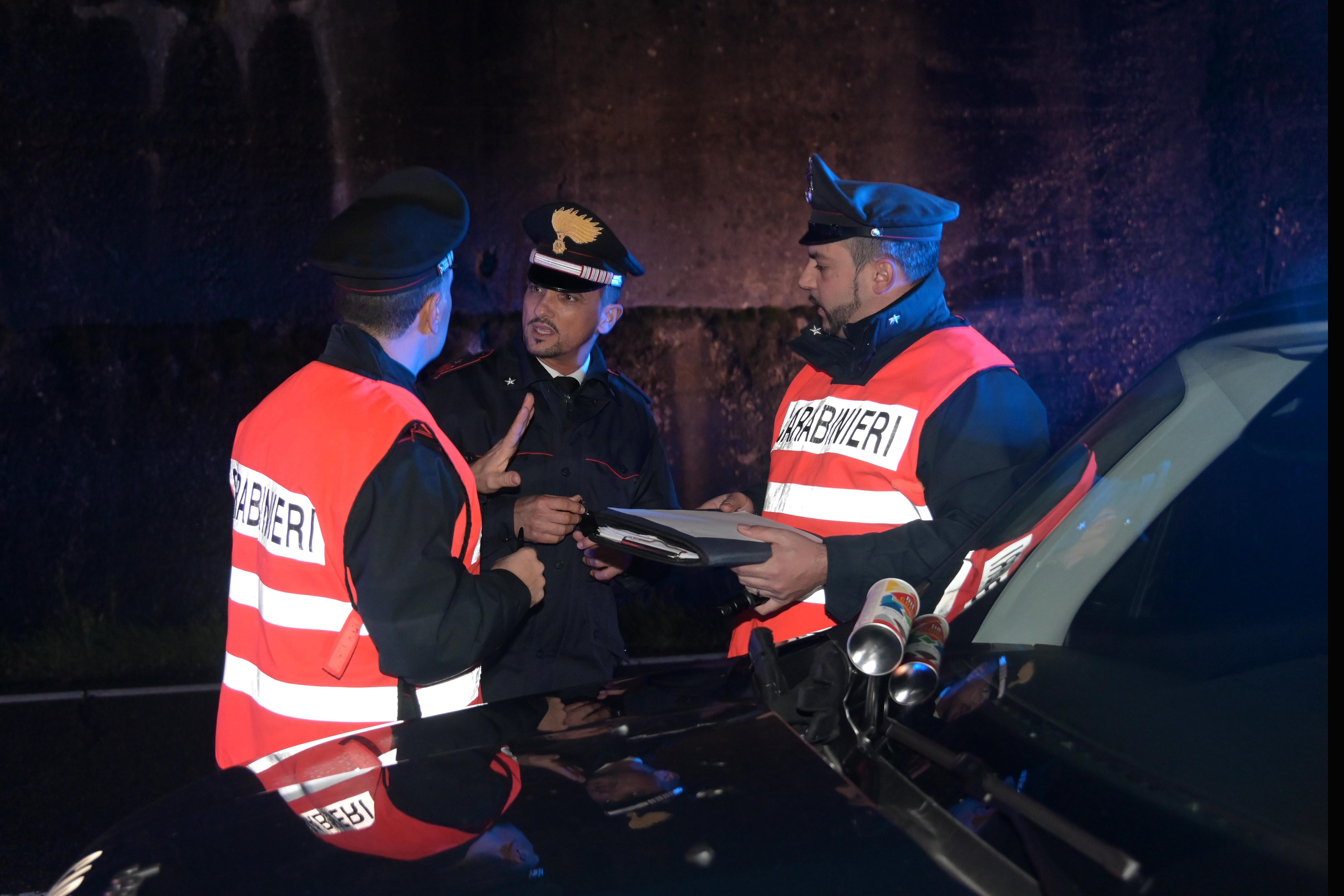 L'intervento dei carabinieri sul luogo dell'incidente mortale (foto Sestini)
