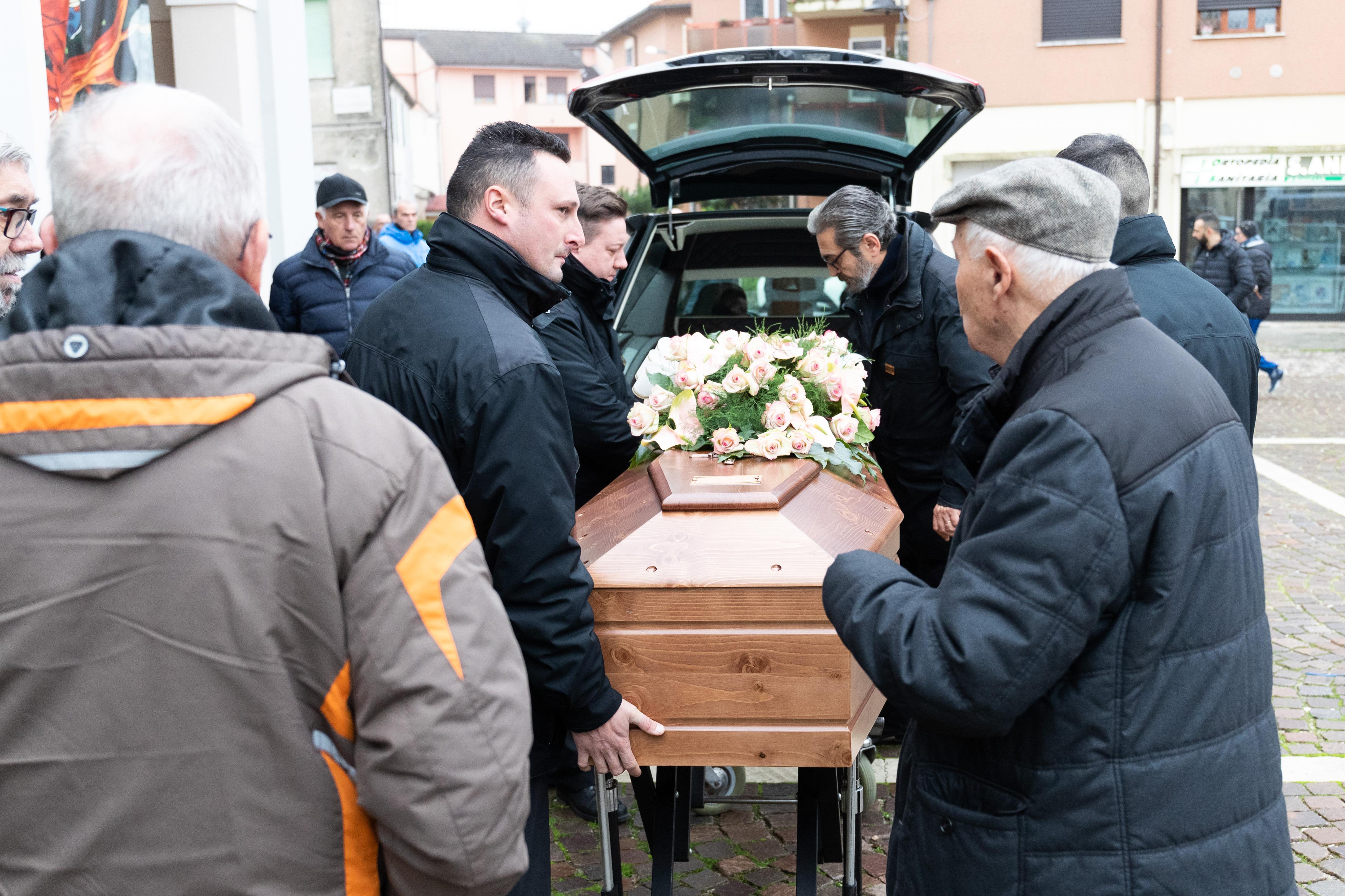 Addio a Elisabetta, la veterinaria morta per soccorrere un cane