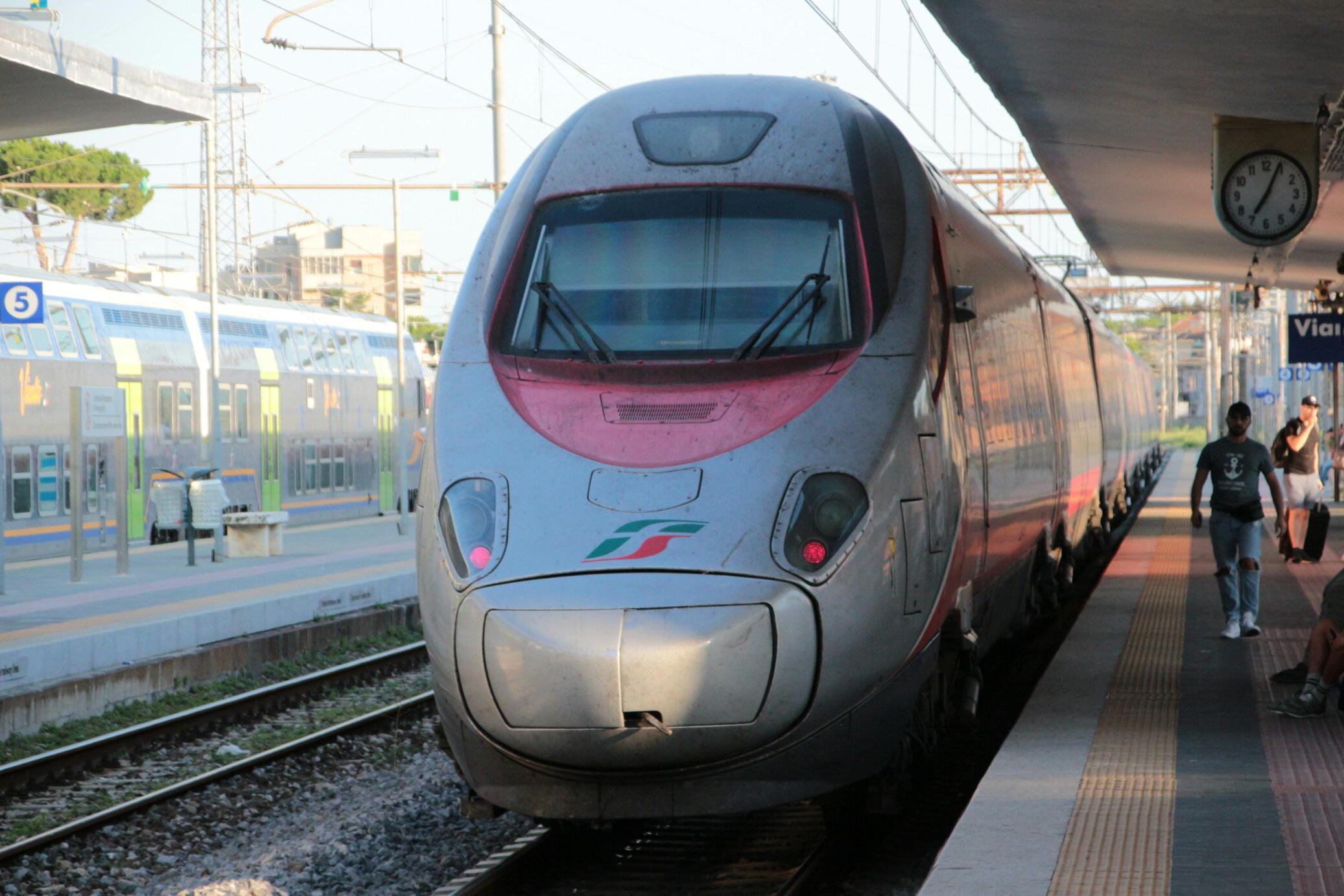 Treni, il 90% con puntualità svizzera? Per i pendolari il quadro è opposto