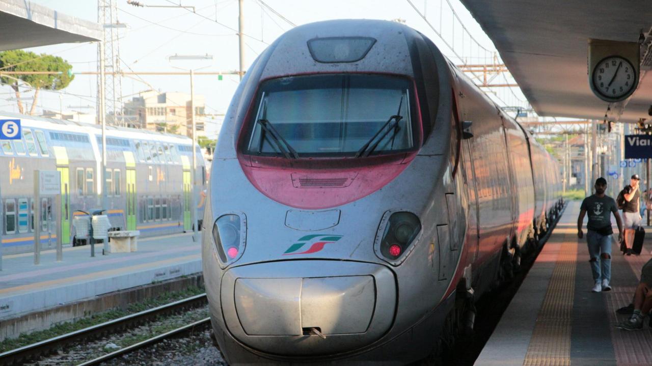Treni, il 90% con puntualità svizzera? Per i pendolari il quadro è opposto