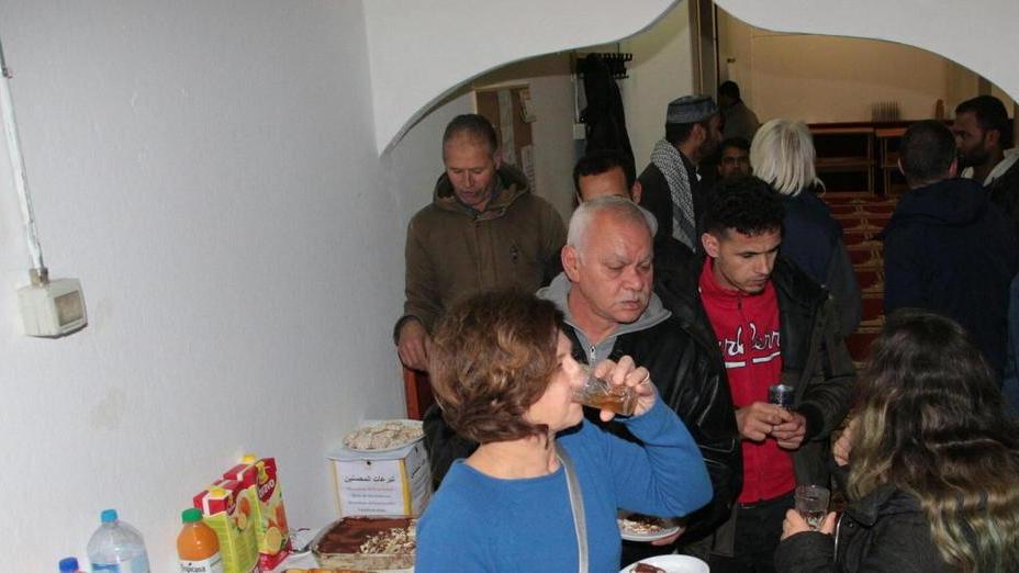 Abbraccio a Viareggio tra il Centro islamico e la Parrocchia di Bicchio