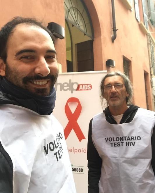 Trans, volontaria al banchetto contro l'Hiv, bersaglio di ingiurie e oscenità 