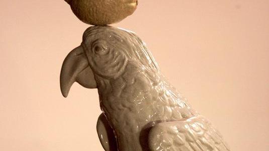 Assemblaggio di materiali nelle opere di Consani, artista anticonformista