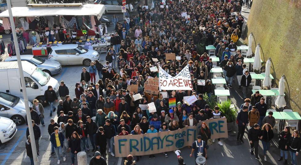 Studenti di nuovo in piazza per il clima
