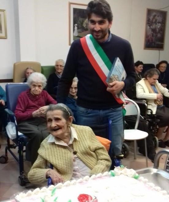 Delia compie 100 anni Gli auguri del sindaco