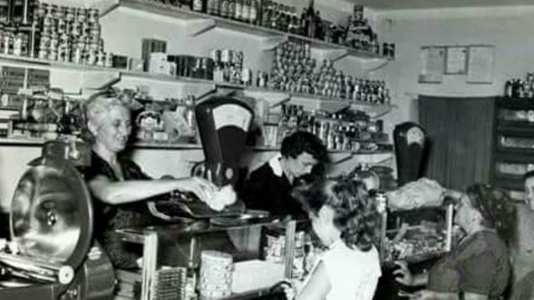 Le origini delle coop: foto e testimonianze oggi in biblioteca
