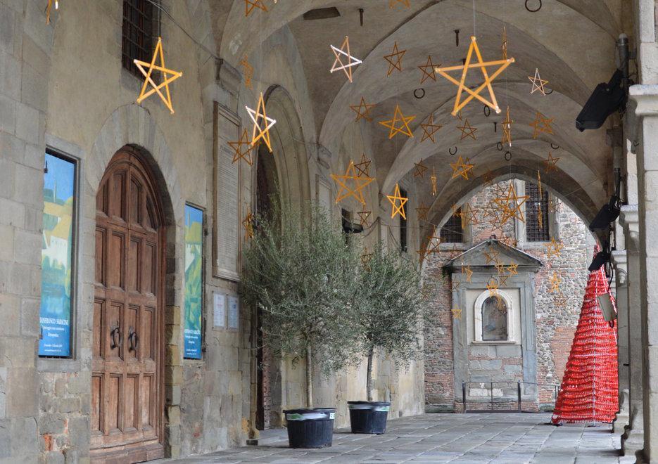 Si accende l’albero di Natale