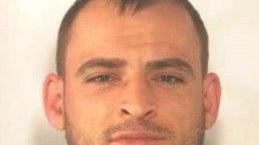 Trovati a rubare in un centro estetico finiscono in manette