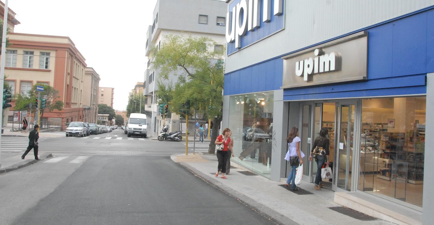 Ruba un giubbotto alla Upim 23enne arrestato dopo la fuga