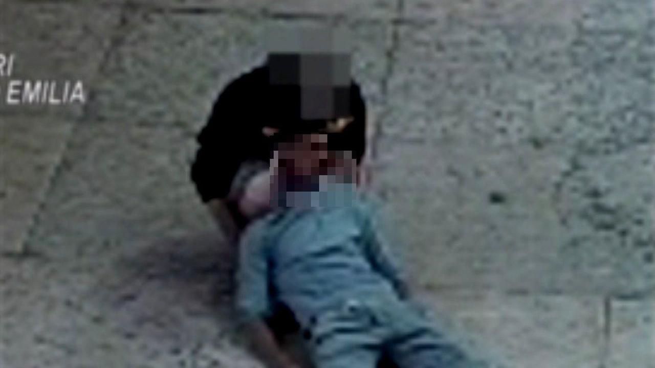 Correggio, uccise un 37enne con un pugno: l'aggressore ora è in carcere