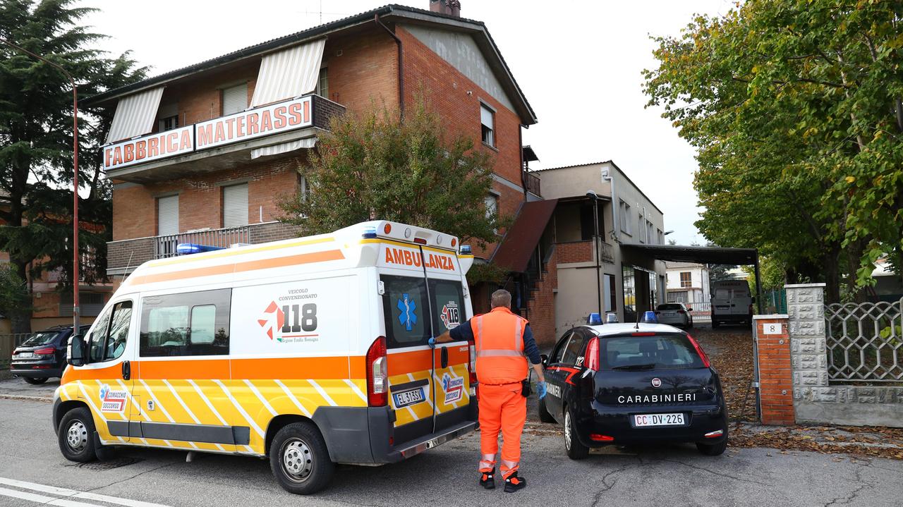 Campagnola, blocca l'ambulanza che presta soccorso all'odiata vicina: denunciata