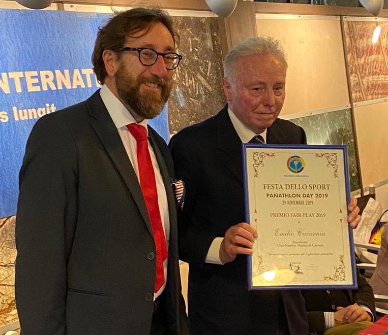 Il premio a Emilio Cucurnia