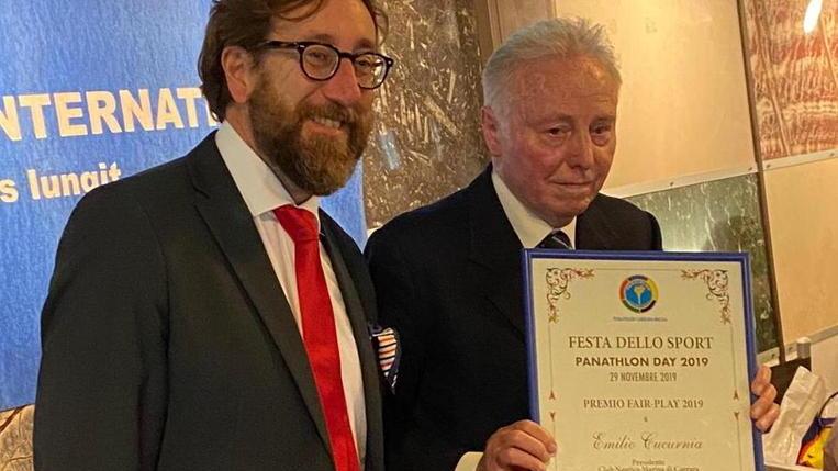 Il premio a Emilio Cucurnia