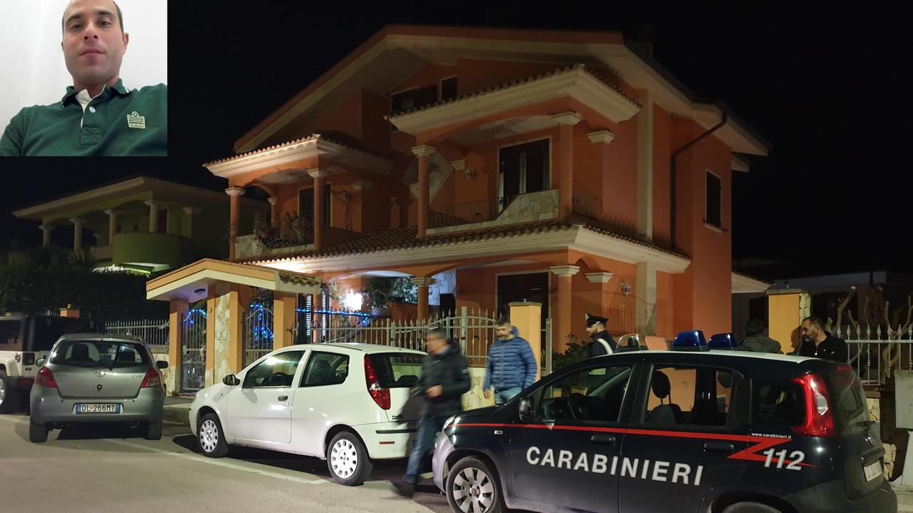 La casa in via Giagu a Usini dove è  morto tragicamente Davide Migliorisi (nel riquadro) - foto di Ivan Nuvoli