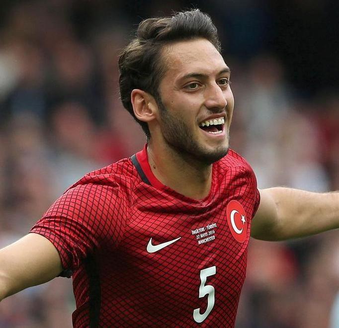 Mai una vittoria con l’Italia per Calhanoglu e Under