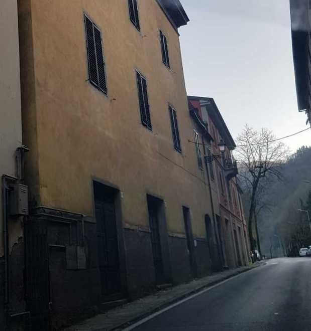 Coro di no alla struttura unica per i richiedenti asilo 