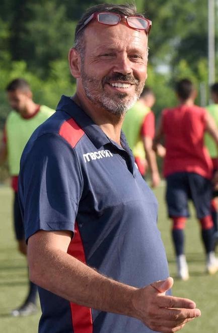 Mister Roberto Gatti Una vita fra due passioni il calcio e la cantina 