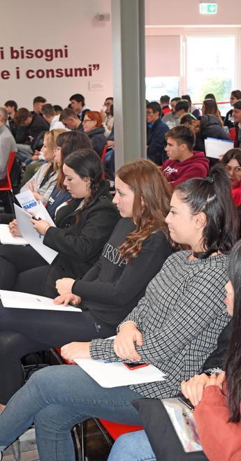 Avis Pistoia incontra i ragazzi delle scuole per trasmettere loro la bellezza del dono 