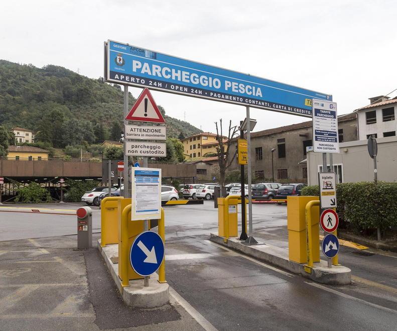 Parcheggi, la Pe.Par ha citato in giudizio il Comune di Pescia 