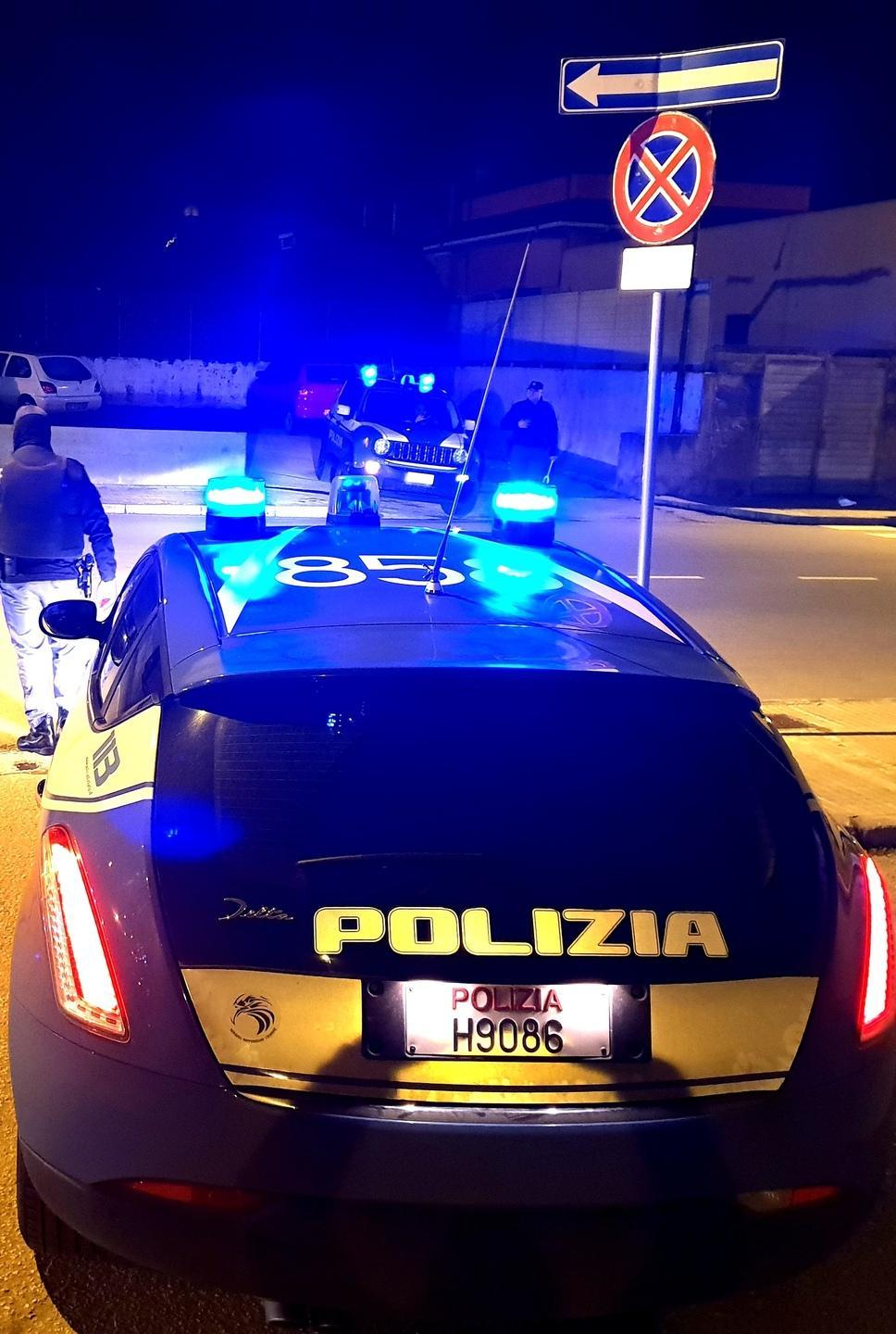 Rapina con coltello, spray urticante e pugni: arrestato 19enne
