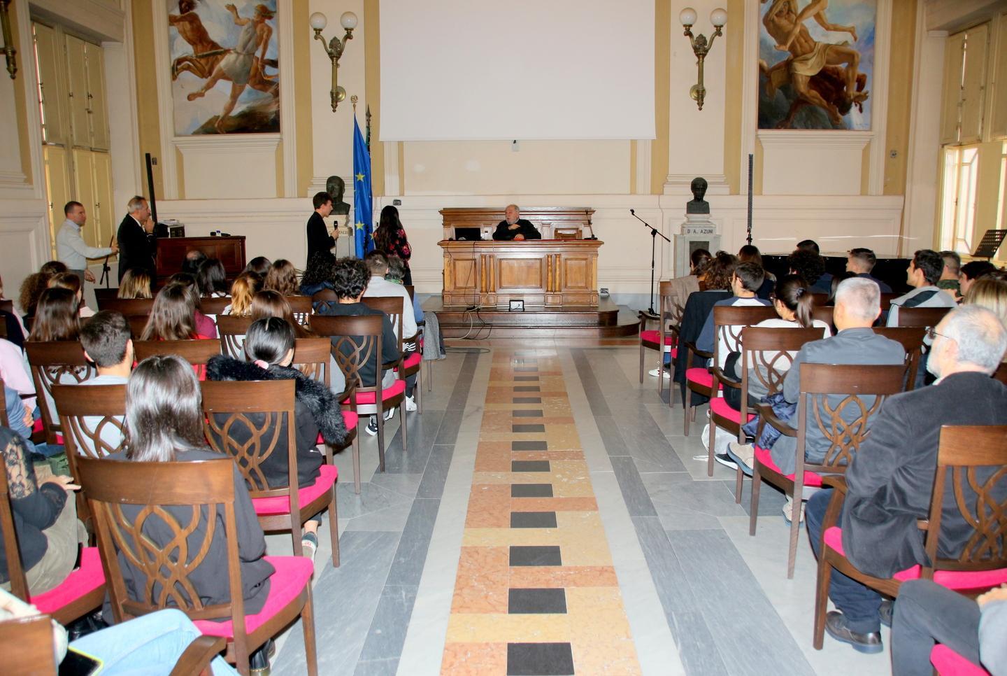 Attori per un giorno per “lanciare” il loro liceo 