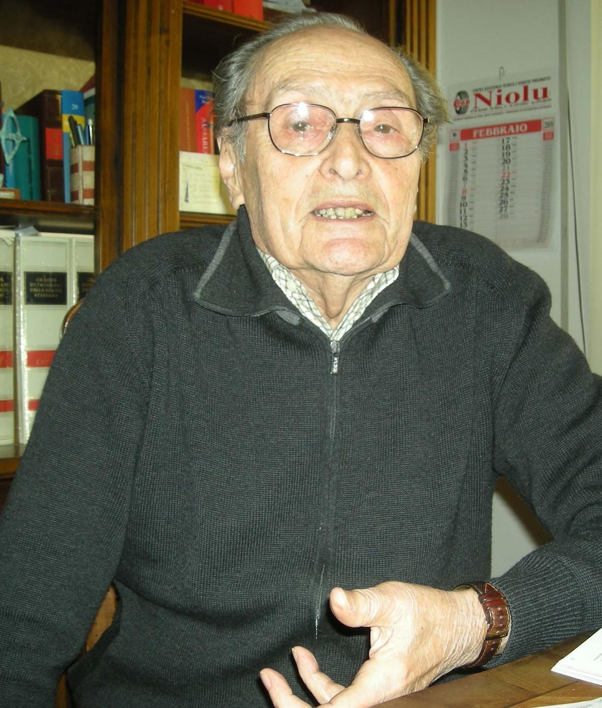 Iscrie una lìtera a sos tres res acumprit 28 annos de vida 