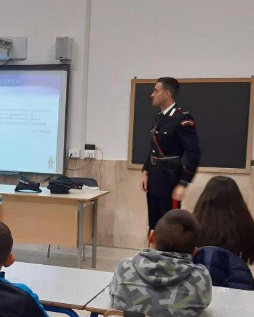 Ovodda, lezione di legalità incontro con i carabinieri 