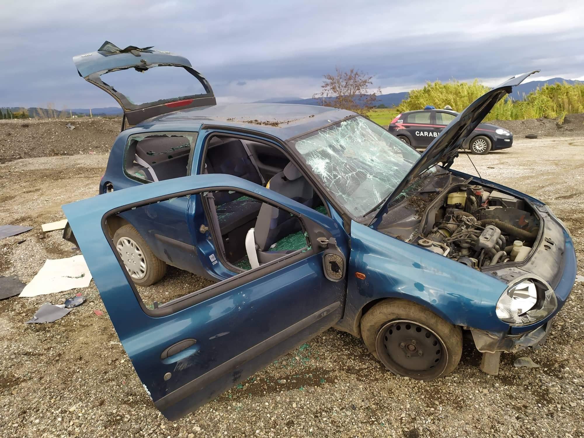 Simula il furto dell'auto, poi crolla: "L'ho distrutta io"