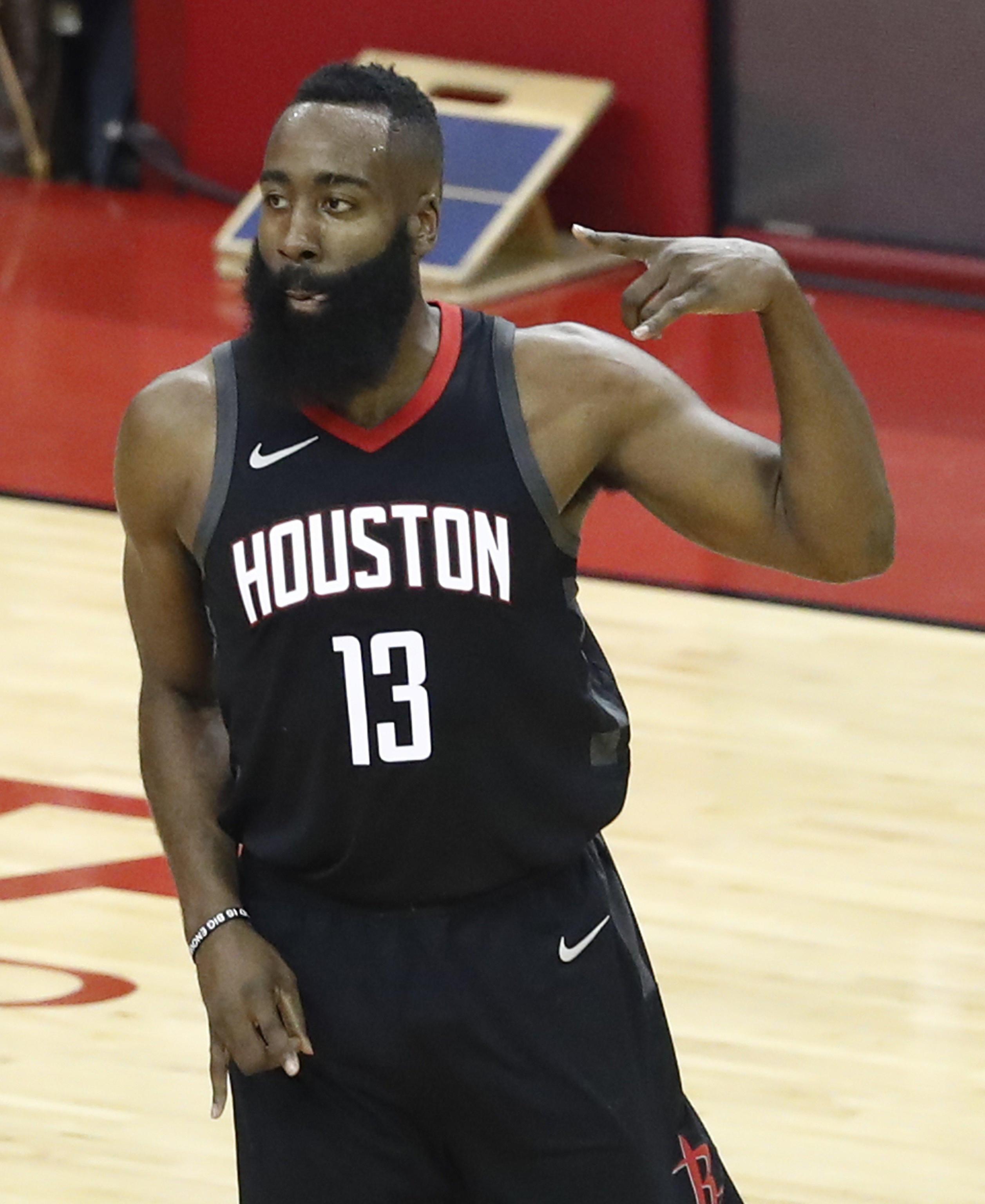 Storico Harden ancora sopra i 60, raggiunge Michael Jordan 