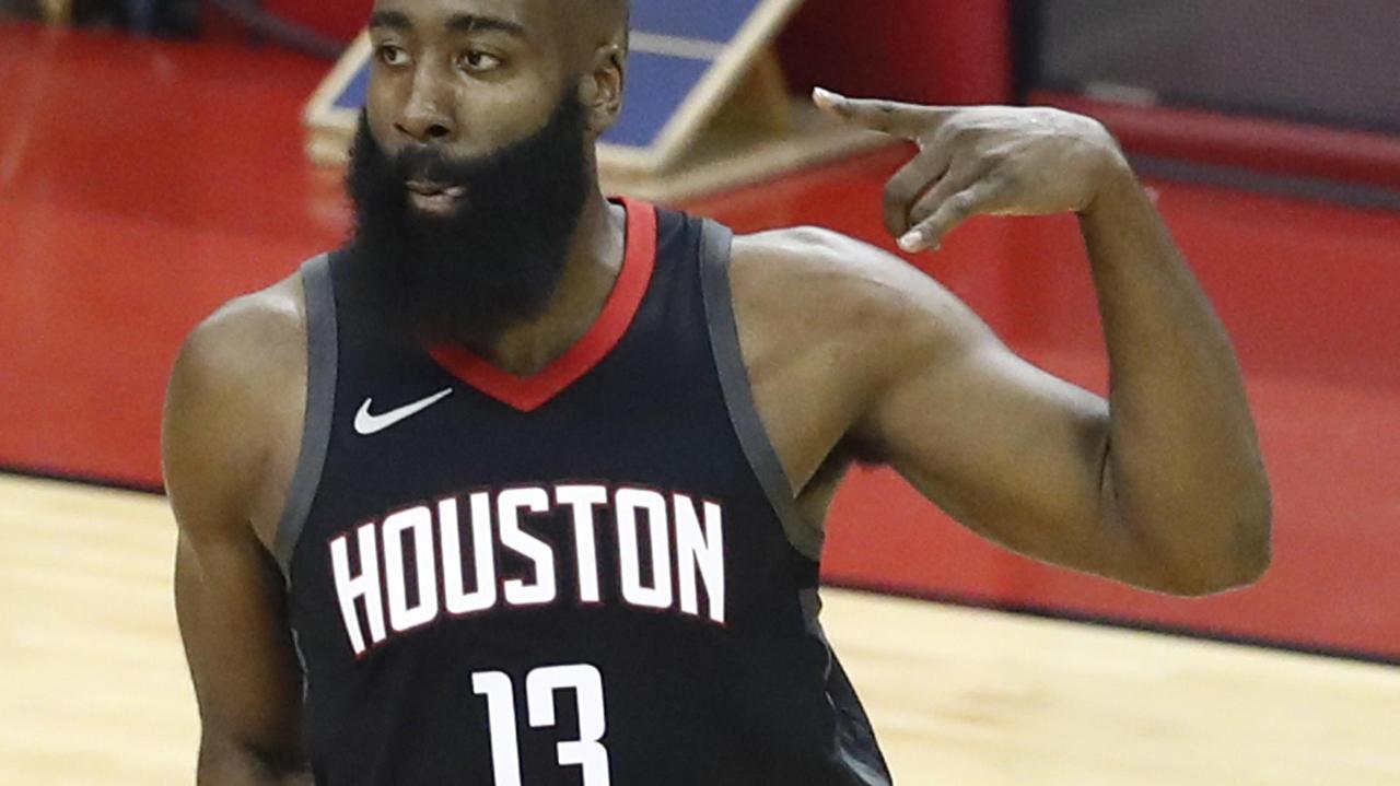 Storico Harden ancora sopra i 60, raggiunge Michael Jordan