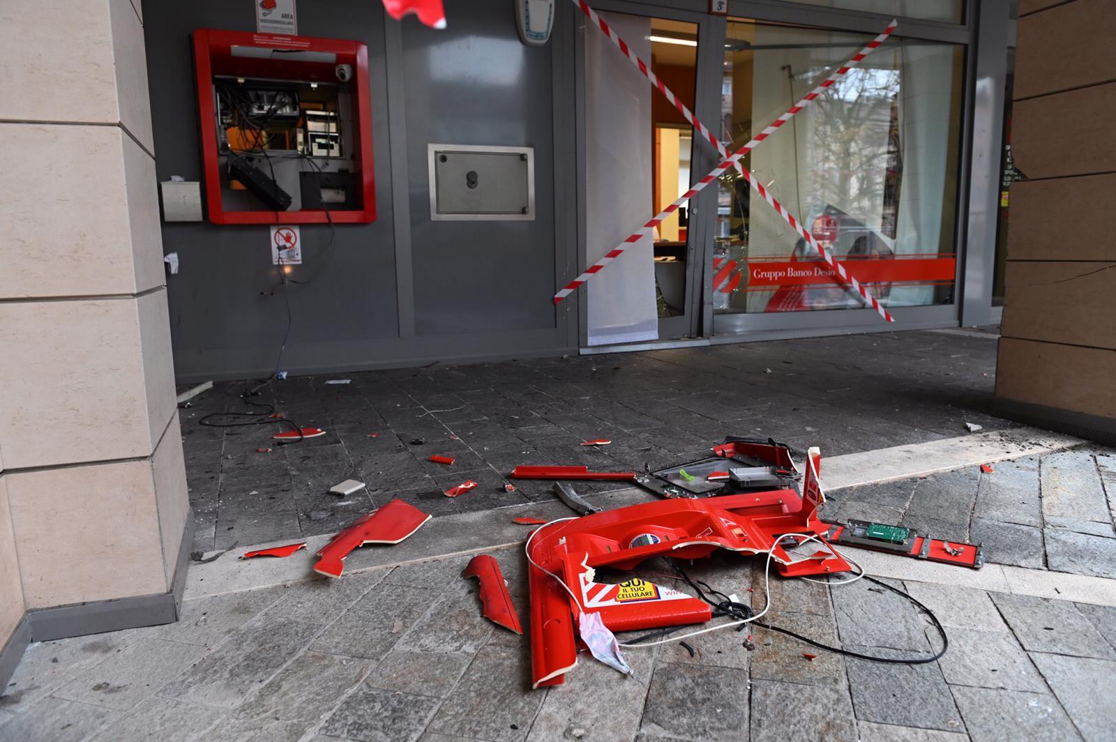 Il bancomat di banca Desio di via Conciapelli a Correggio, distrutto dall'esplosione