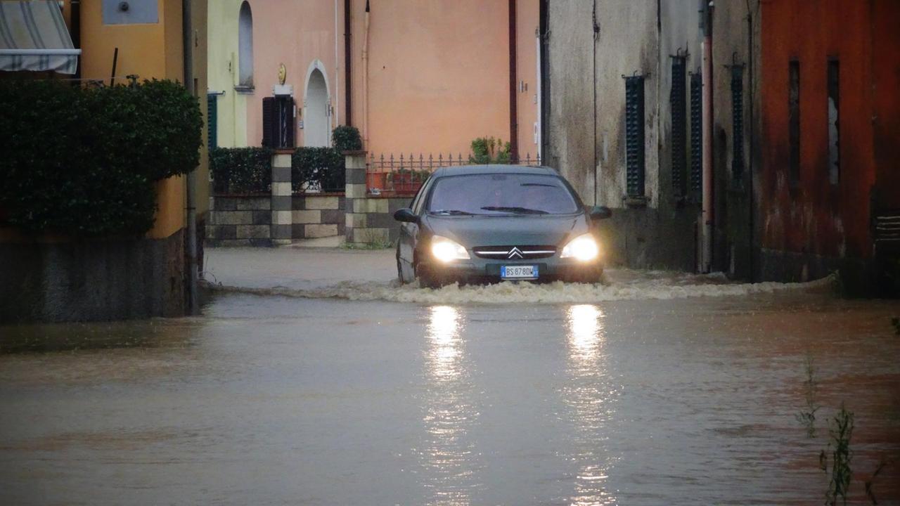 La strada allagata al Chiodo