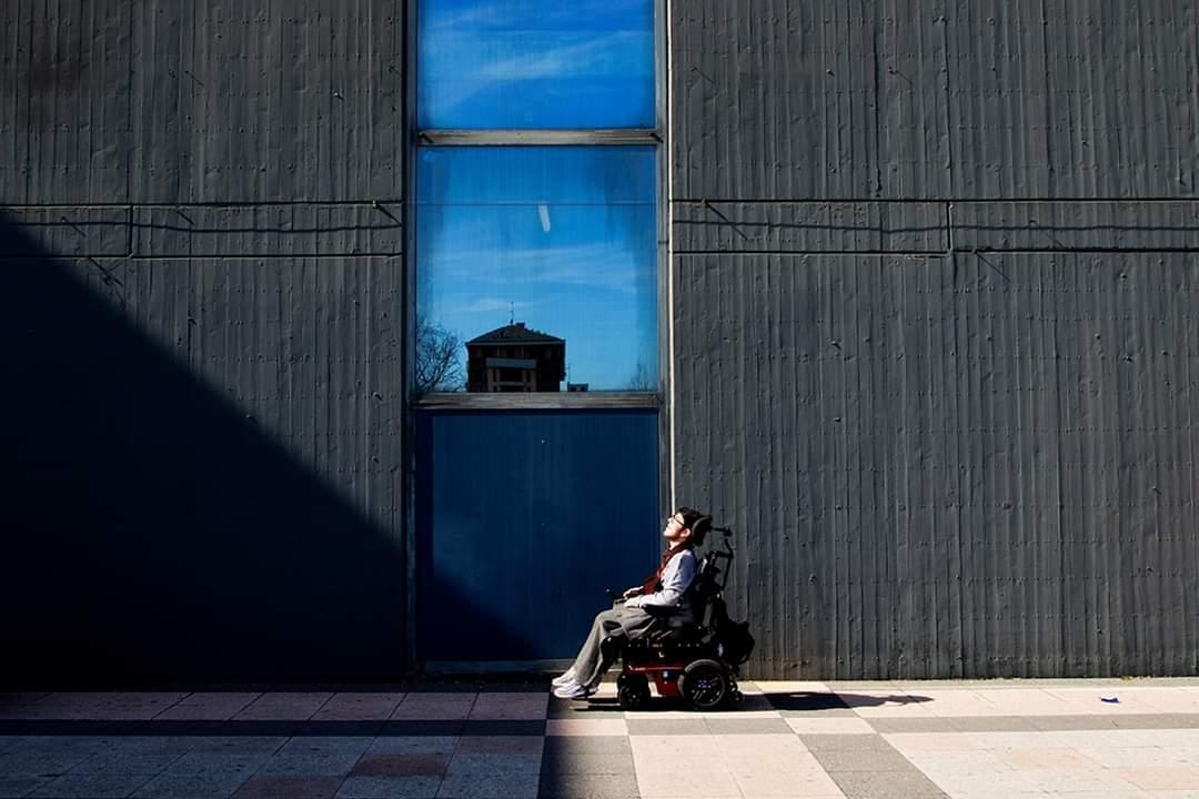 Il sogno di Thomas : «Aiutatemi a volare in Giappone con la mia sedia a rotelle» 