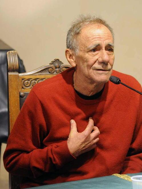 Roberto Vecchioni si racconta: "La felicità la voglio dentro come la febbre, stare sulle spine è il segreto della vita" 