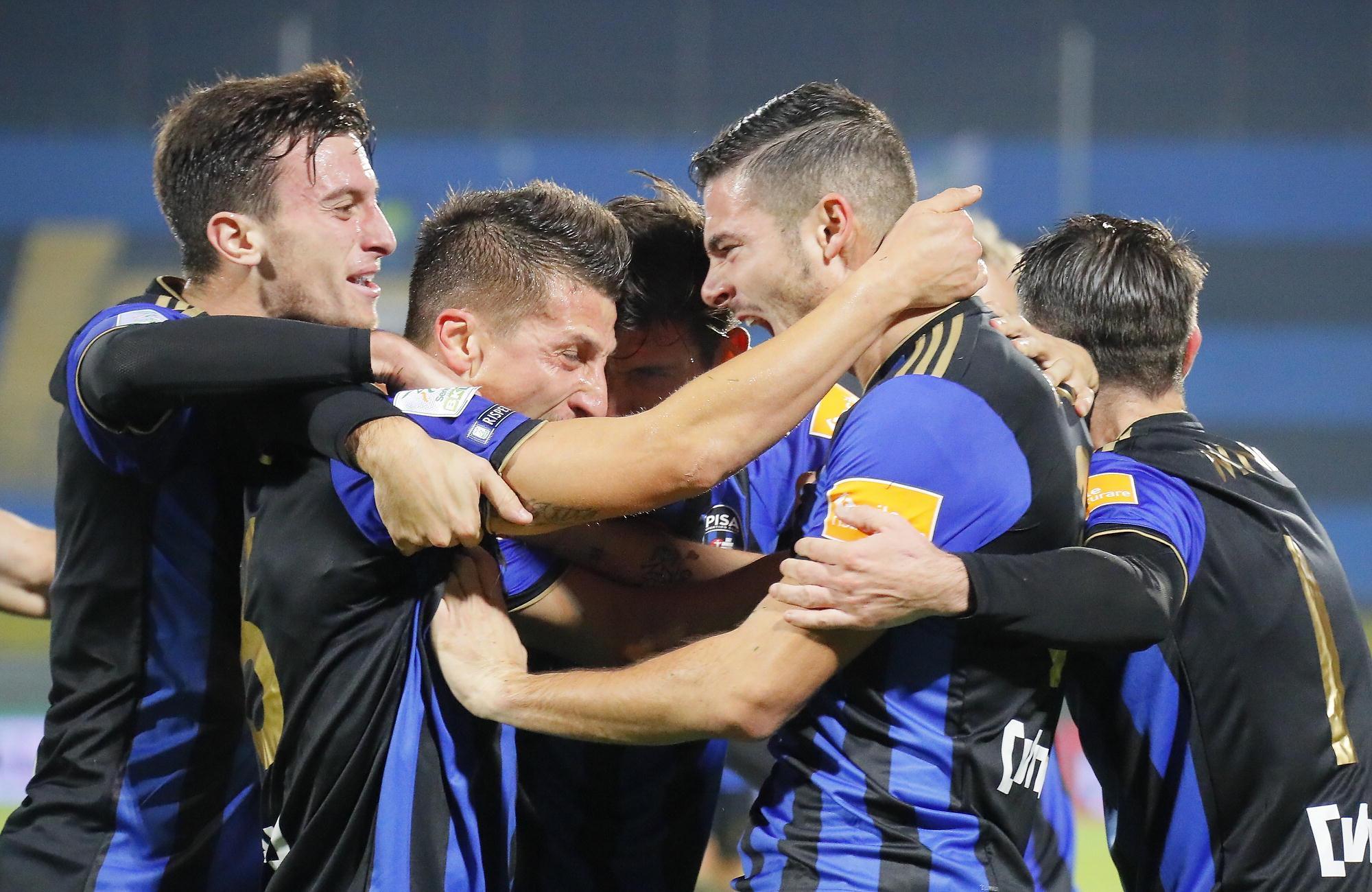 Esultanza nerazzurra dopo un gol di Marconi (Foto Muzzi)