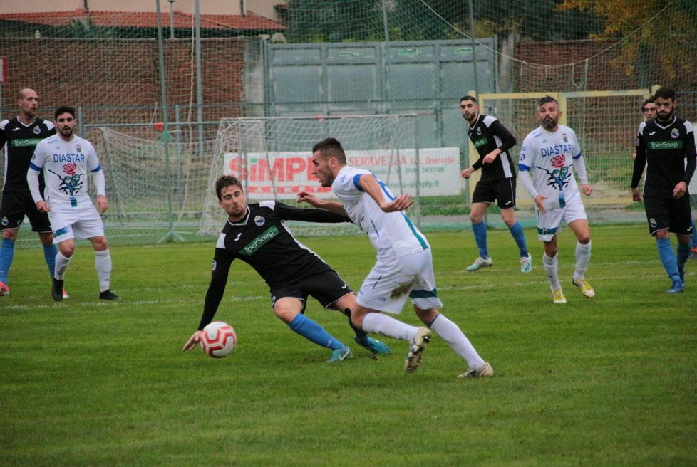 Partita al cardiopalma Finisce in pareggio tra Seravezza e Real Forte 