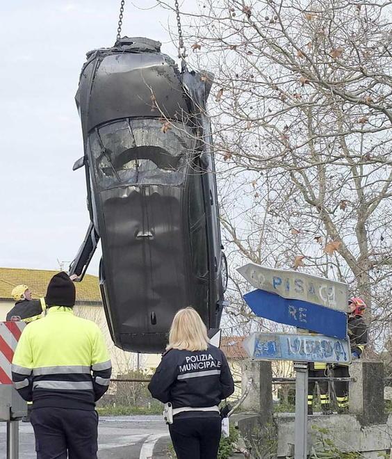 Paura per la macchina nel canale, senza esito le ricerche degli occupanti