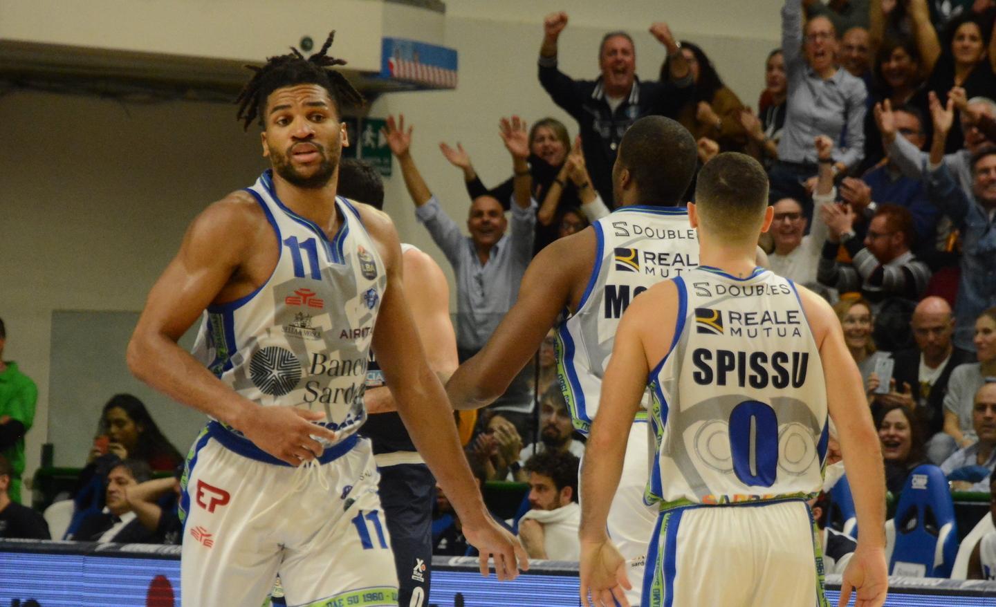 La Dinamo resiste e rilancia batte Brescia ed è seconda 